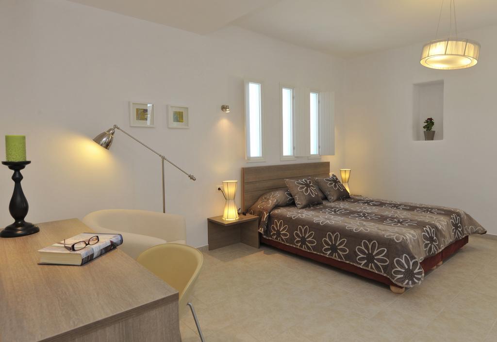 Blue Mare Villas Páros Habitación foto