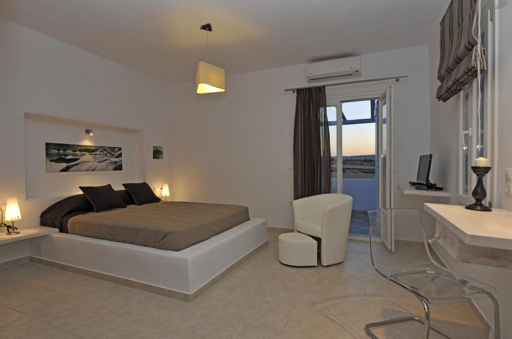 Blue Mare Villas Páros Habitación foto