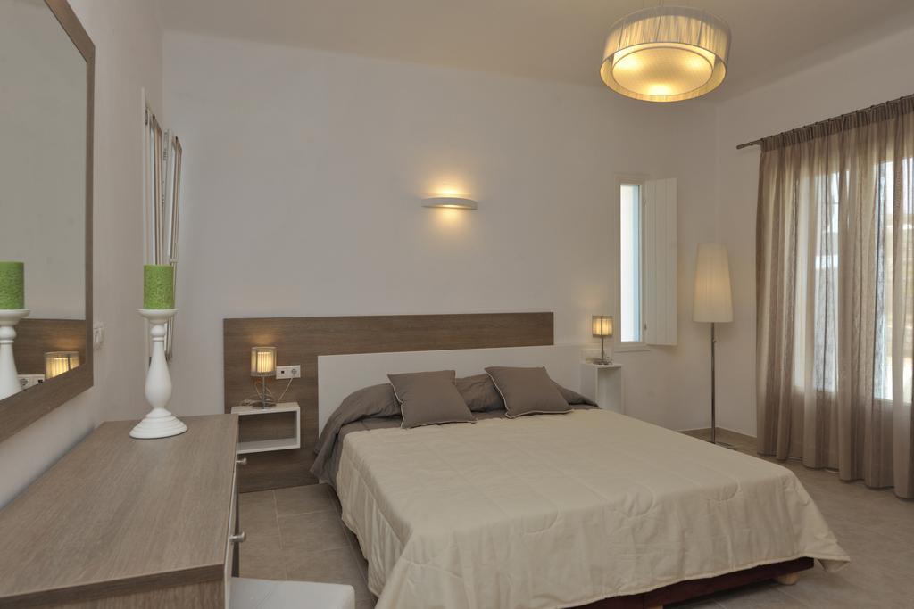Blue Mare Villas Páros Habitación foto